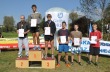 Bart�omiej Baran (Szymbark) na najwy�szym stopniu podium, Bartosz Korzec na miejscu trzecim, Pawe� Korona (Bystra) drugi od prawej